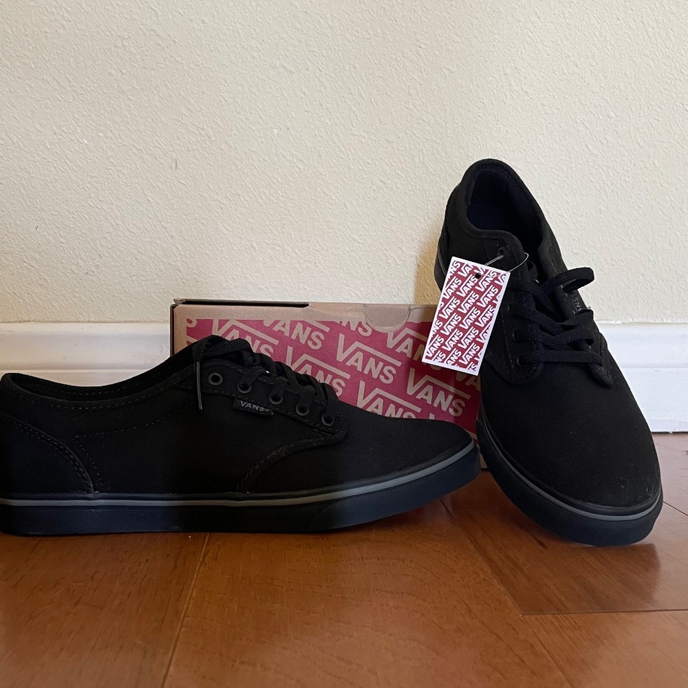 Women’s Black Atwood Vans size 7